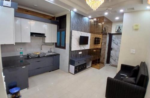 Indirapuram Apartment | Luxury Stay