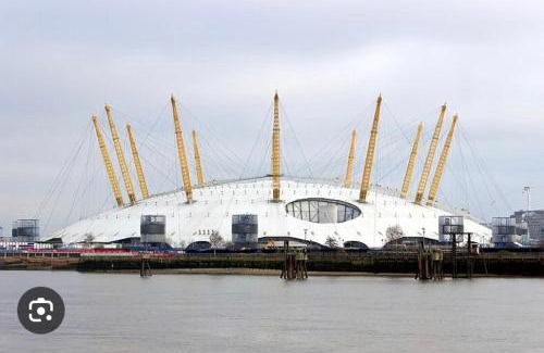 Peninsula Apartment | Luxury stay near O2 and canary wharf