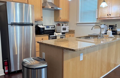 Southwest Raleigh House | Luxury Stay near RDU & RTP- Dog-Friendly