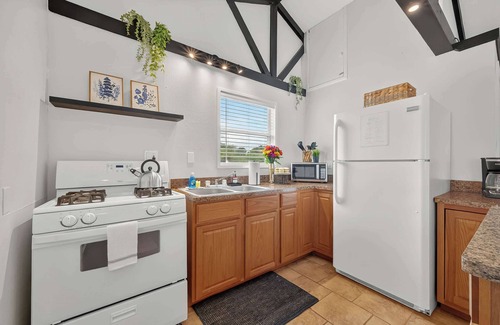 El Lago House | Luxury Stay Pool Firepit Game Room & BBQ