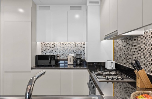 Downtown Dubai Apartment | Luxury Stay with Burj Khalifa Views & Infinity Pool