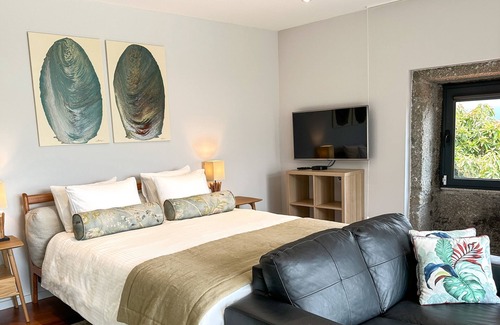 Turiz Villa | Luxury stone villa set in the hills above Vila Verde offering spectacular views