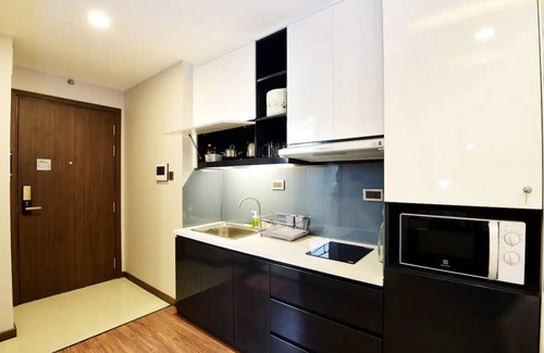 Nguyen Thai Binh Apartment | Luxury Studio for long-term stay, good price, free pool-gym-rooftop, netflix