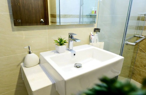 Nguyen Thai Binh Apartment | Luxury Studio for long-term stay, good price, free pool-gym-rooftop, netflix