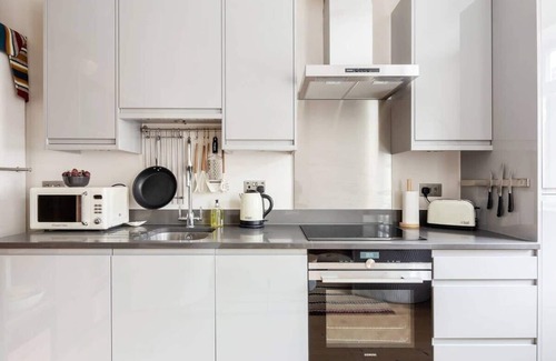 South Richmond Apartment | Luxury Studio in Heart of Richmond