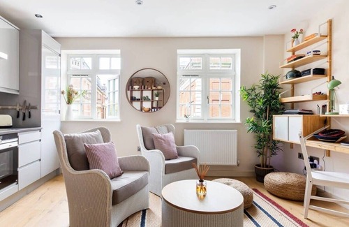 South Richmond Apartment | Luxury Studio in Heart of Richmond