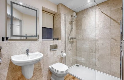 Priors Marston Apartment | Luxury Studio Room, Stockton, Pet Friendly, Wifi
