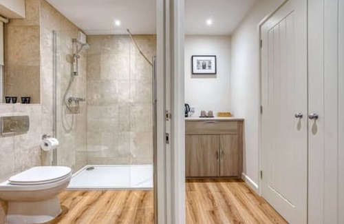 Priors Marston Apartment | Luxury Studio Room, Stockton, Pet Friendly, Wifi