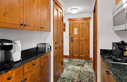 Stowe Area Condo | Luxury Studio Ski-in Ski-Out, Hiking, Mtn Biking, Golf, Fishing