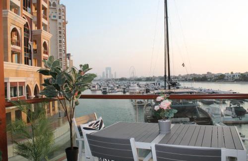 Palm Jumeirah Apartment | Luxury Studio Walk to West Beach
