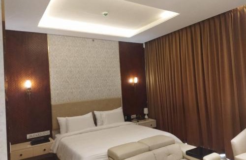 Bengaluru Apartment | Luxury Suite attached with Leela Hotel Bangalore