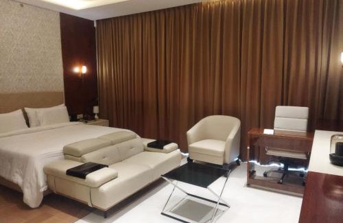 Bengaluru Apartment | Luxury Suite attached with Leela Hotel Bangalore