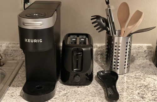 Upper Darby Apartment | Luxury Suite. Conveniently Located. Free Parking.