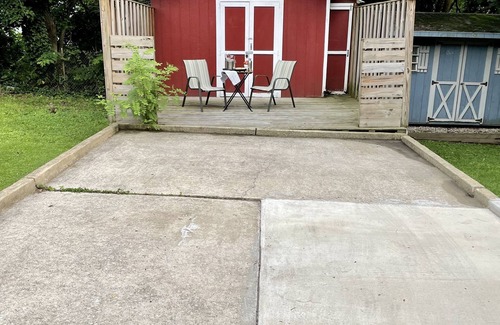 Upper Darby Apartment | Luxury Suite. Conveniently Located. Free Parking.