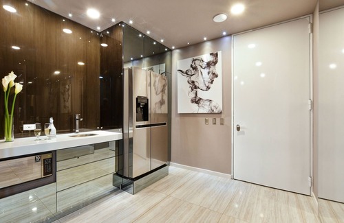 Popular Apartment | Luxury Suite w/HotTub at the heart of Lleras Park