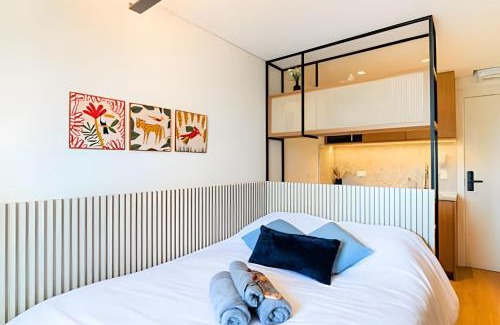 Agua Verde Apartment | Luxury Suite with Balcony & Wine | Batel Premium