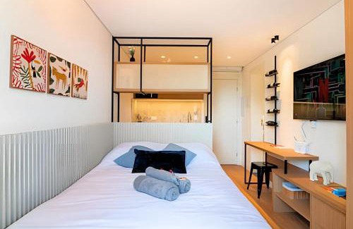 Agua Verde Apartment | Luxury Suite with Balcony & Wine | Batel Premium