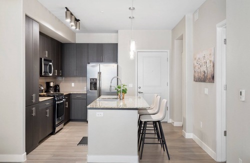 Riverside Apartment | Luxury Tempe Stay 1BR w/Patio, Gym & Business Center