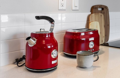 Kelowna Central Business District Condo | Luxury Top Floor 2 bdrm Condo in Downtown Kelowna