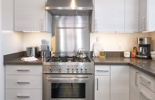 Oak Park Condo | Luxury Top Floor Condo in Heart of Downtown Santa Barbara