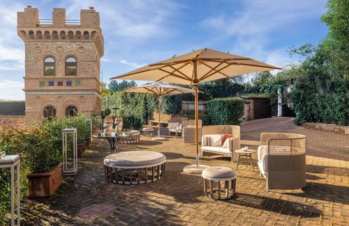 Vatican Apartment | Luxury Tower with Pool and St. Peter View