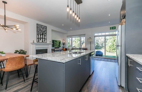 The Blue Mountains House | Luxury Townhome - Private Patio/Shuttle to Blue