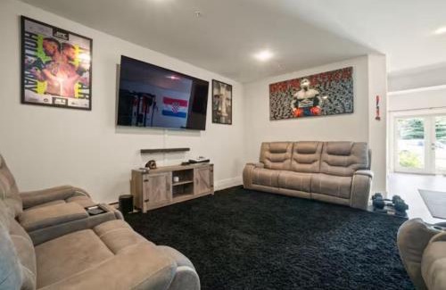 Central Okanagan House | Luxury townhome in lake country