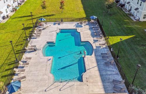 Pine Forest Apartment | LUXURY TOWNHOME NEAR DOWNTOWN AND PENSACOLA BEACH