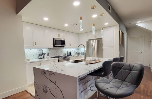 Irvine Business Complex House | LUXURY TOWNHOUSE WITH LOFT & PRIME VIEW