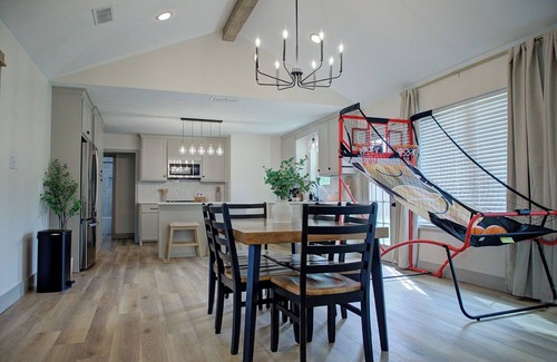 Texarkana House | Luxury-Toxic Free Amenities, 4 BD 2 BA, Sleeps 11, Pleasant Grove, fenced yard