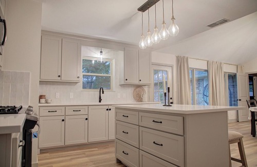 Texarkana House | Luxury-Toxic Free Amenities, 4 BD 2 BA, Sleeps 11, Pleasant Grove, fenced yard