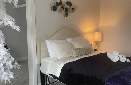 Troy Apartment | Luxury Troy Rental- 5 min from RPI