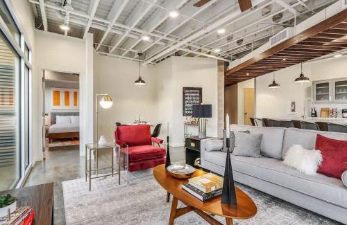 Arts/Warehouse District Apartment | Luxury Two Bedroom Penthouse
