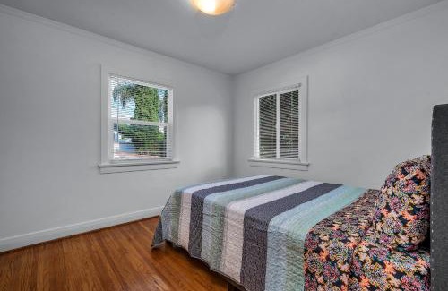 Melrose Apartment | Luxury Two Story 2-Bedroom & Office Near West Hollywood