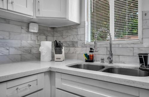 Melrose Apartment | Luxury Two Story 2-Bedroom & Office Near West Hollywood