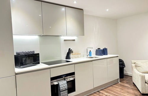 Basingstoke Apartment | Luxury Urban Retreat in Basingstoke, by Edensn