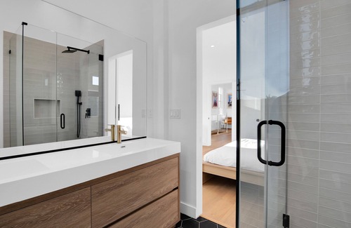 Palms House | Luxury Urban Villa - 3bd/3ba with private rooftop