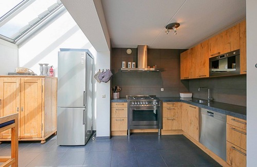 Julianadorp aan zee House | Luxury vacation home within walking distance of the beach with covered terrace: Villa Mooy