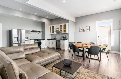 Lower Sumas Mountain House | Luxury View Home