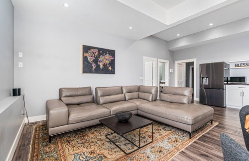 Lower Sumas Mountain House | Luxury View Home