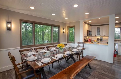 Seven Devils House | Luxury VIEWS from 4700', Hot Tub, Fire Pit, Modern Rustic 5BR with huge deck!