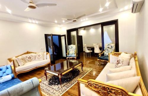 Lahore Villa | Luxury Villa - 1 Kanal Furnished 5 bedrooms , DHA Phase 6