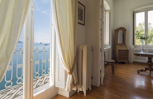 Portovenere Villa | Luxury Villa, Amazing View, Sea water Pool, BC. Parking, Close to 5 Terre.