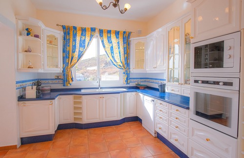 Adeje Villa | LUXURY VILLA & APARTMENT ADEJE PRIVATE HEATED POOL, CINEMA, PANORAMIC SEA VIEWS