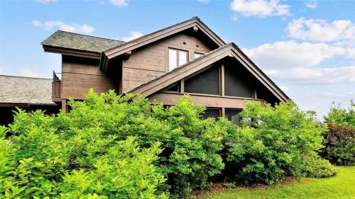 Moscow Villa | Luxury Villa at Stowe & Trapp with Exceptional Mountain Views & Resort Amenities