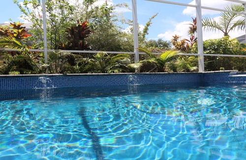 Bay Lake Villa | LUXURY VILLA CLOSE TO DISNEY, WI-FI, POOL, HOT TUB, GRILL, GATED