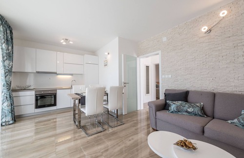 Novalja House | Luxury Villa for18 with Private Heated Pool near the Beach