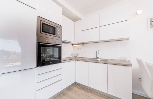Novalja House | Luxury Villa for18 with Private Heated Pool near the Beach