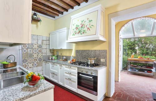 Palaia Villa | Luxury Villa in Tuscany with Pool near Pisa and Florence - Sixe Bedrooms 12 pl