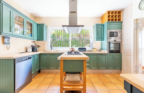 Torrequebrada Villa | 'Luxury Villa Larios Torrequebrada' with Sea View, Pool & Wi-Fi